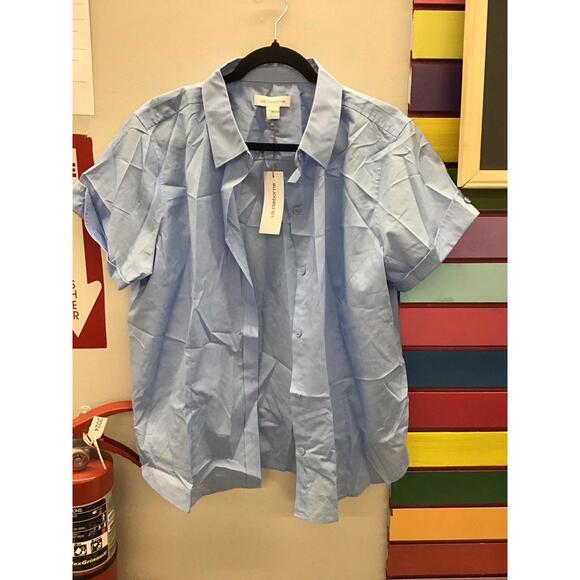 Liz Claiborne Tops - Women’s Liz Claiborne woven button down short sleeve size XL placid blue new